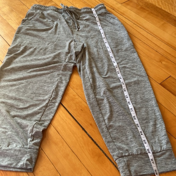 FREE with any purchase! Cropped lightweight joggers Hyba XS - Picture 4 of 6